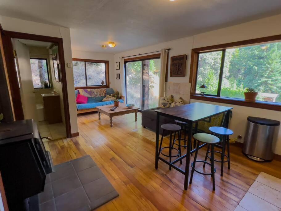 Little House In The Redwoods With A Hot Tub! Apartment Garberville