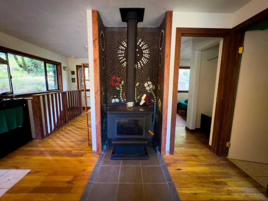 Little House In The Redwoods With A Hot Tub! * Garberville